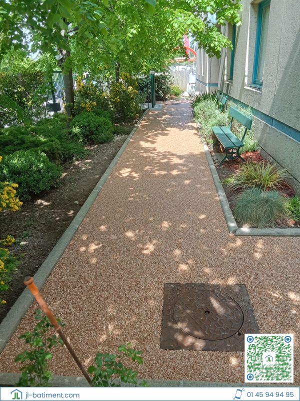 Application d'un revêtement de sol drainant Résinéo
